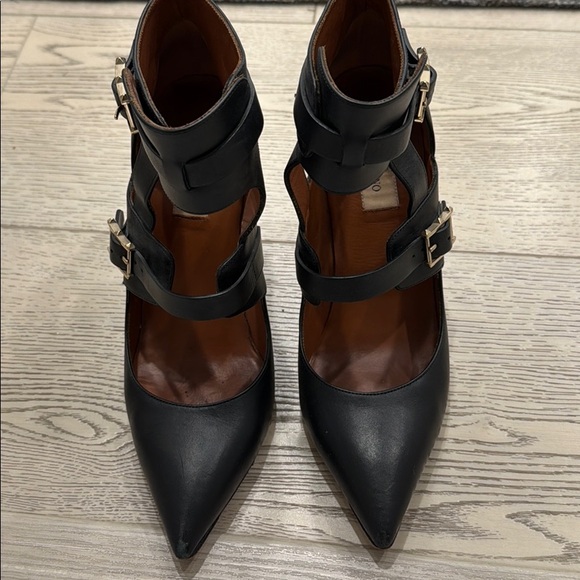 Valentino Garavani Shoes - Valentino pumps